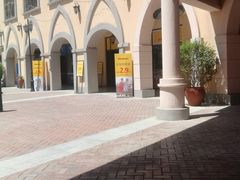 -首创奥特莱斯(西安店)