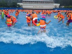 -黄河谷马拉湾海浪浴场