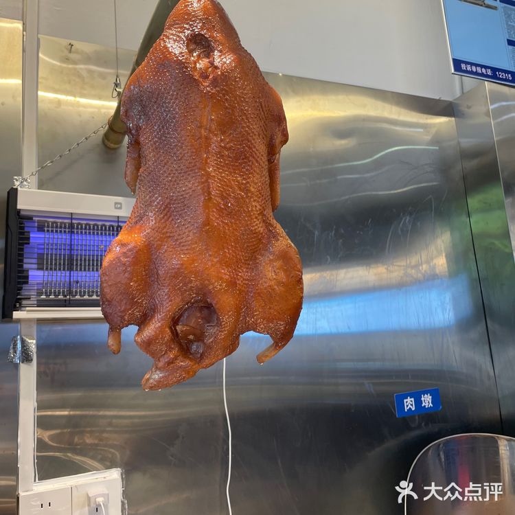 来潮州吃的一家开了几十年的卤鹅老店