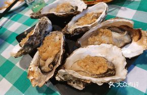 Charcoal-grilled Zhanjiang Oyster