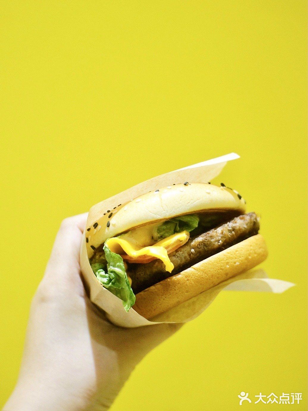 跟着豆豆吃｜敷🧀芝士面膜的安格斯MAX厚牛堡！嫩到爆！