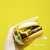 跟着豆豆吃｜敷🧀芝士面膜的安格斯MAX厚牛堡！嫩到爆！