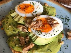 牛油果煮蛋吐司-RAC BAR(安福路店)