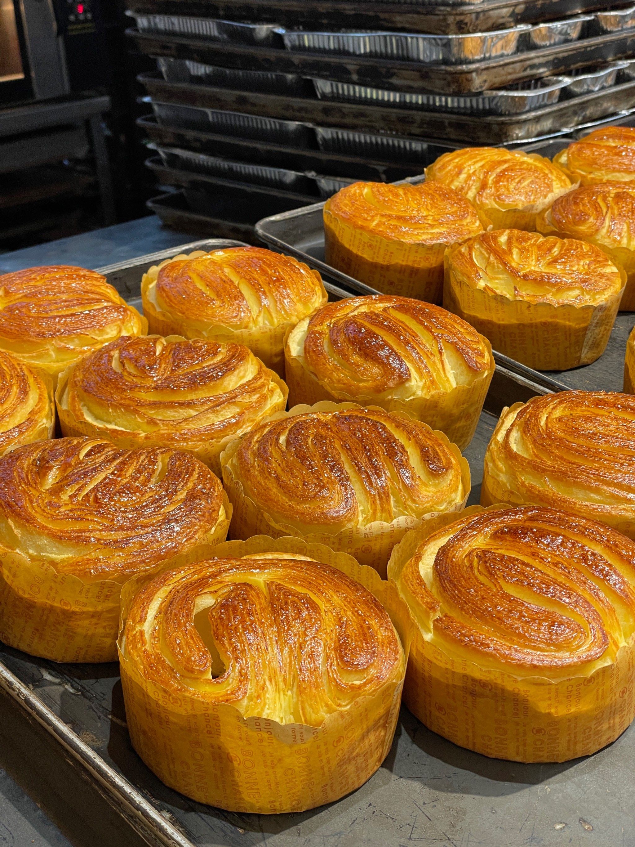 来自清晨的美食暴击,热腾腾的面包谁还没吃?