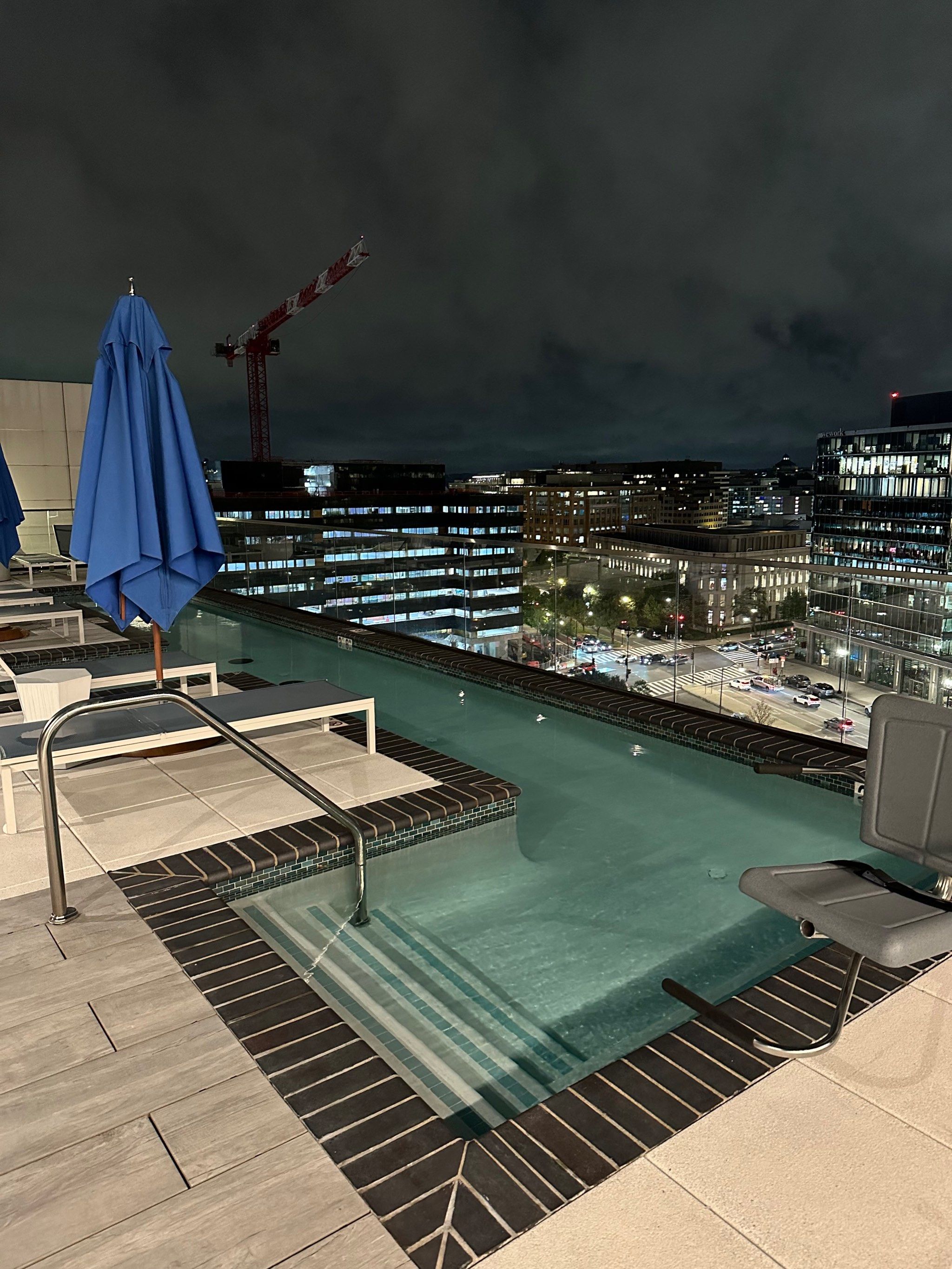 露天泳池!惬意夜晚参加生日会