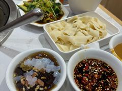 -鲁员外地锅鸡地锅鱼(古墩路店)