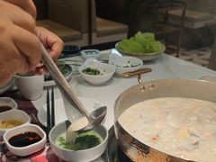 -洪氏嗨捞·广东猪肚鸡·椰子鸡火锅(西咸万象城店)