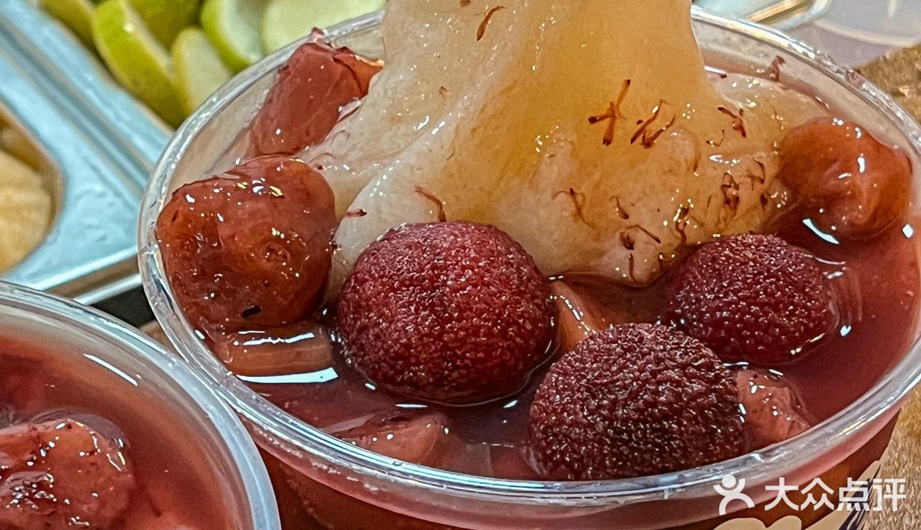 这家是渝中区土著朋友带我去的一家从小吃到大的火锅