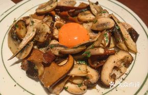 Soy Sauce and Egg Yolk Stir-Fried Mushrooms
