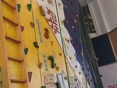 -攀猩儿童攀岩馆(宝乐汇店)