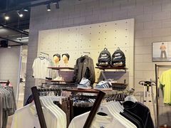 -adidas(滔搏朝阳大悦城店)