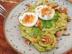 牛油果煮蛋吐司-RAC BAR(安福路店)