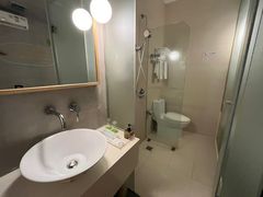 -卡罗酒店(东门晒布地铁站店)