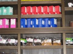 门口的书架-榖屋house of flour(张江首店)