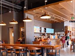大堂-星巴克(天津新燕莎奥特莱斯店)
