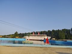 -黄河谷马拉湾海浪浴场