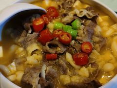 酸汤肥牛-橄榄季酒店