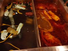 -老牌坊云南鱼豆花火锅(爱建店)