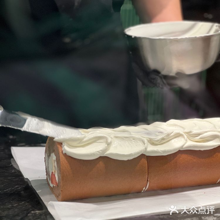 爱Ta带Ta来吃,白蘭草莓布蕾卷