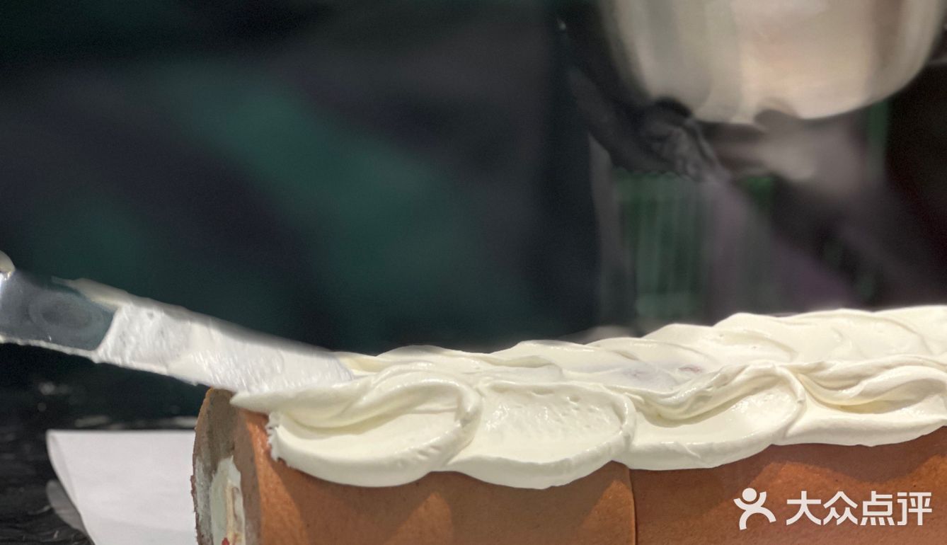 爱Ta带Ta来吃，白蘭草莓布蕾卷