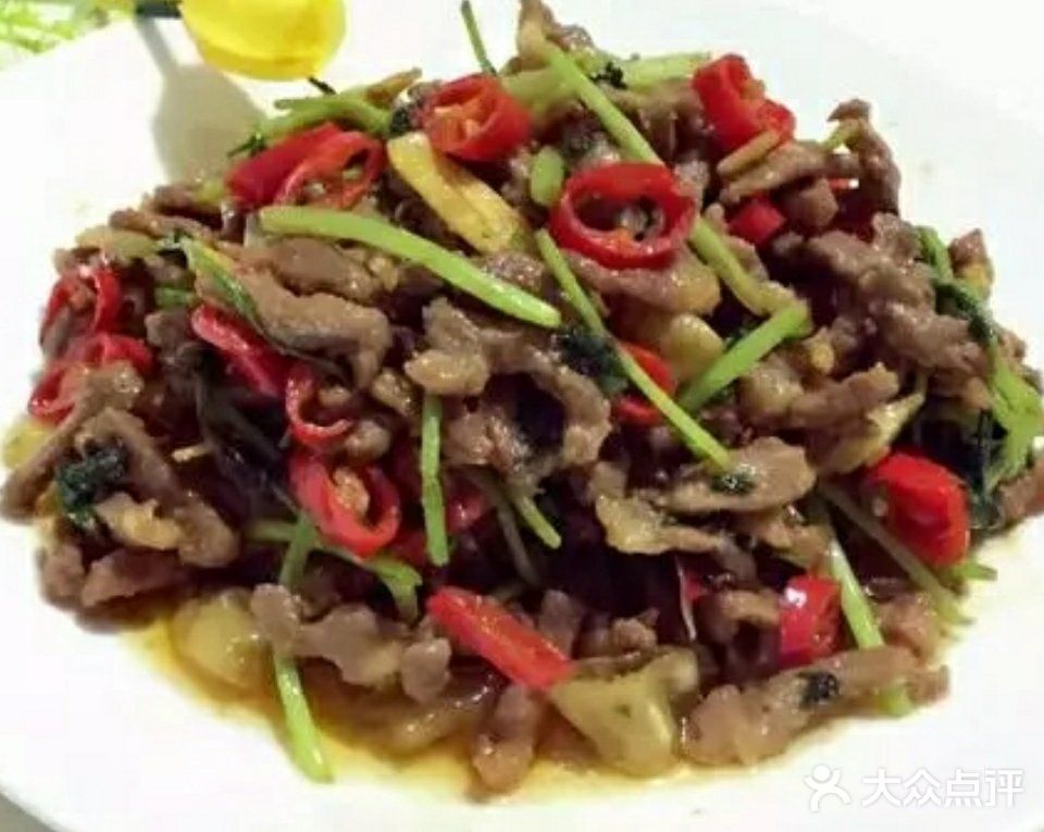 牛肉很少自己炒吧，今天推荐一道小炒牛肉丝，好吃营养高