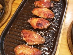 料理烤焦香翅中-老东镇啤酒屋海鲜加工·蒸汽海鲜·海鲜烧烤(台东店)