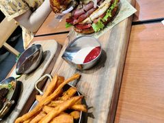 双蛋指椒牛肉汉堡-魏斯理汉堡(西安沣东吾悦店)