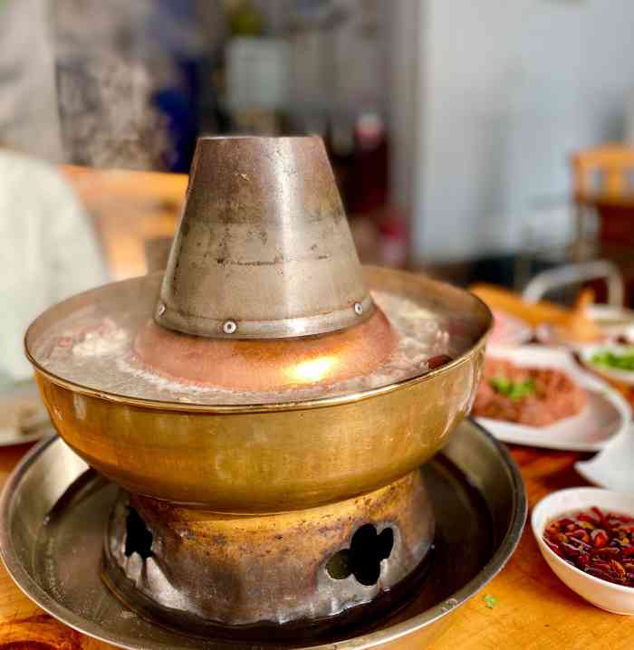 曹州涮羊肉(伟东四区店)-"很大众的火锅店,味道非常的不错,涮菜很新.