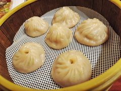 蟹粉小笼包-老客站·新江浙菜(交大店)