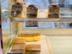 -白玉兰食品甜凤店(合生汇店)