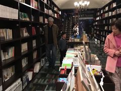 -钟书阁(松江泰晤士小镇店)