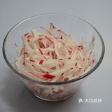 萝卜丝 冬天菜市场不到6点就已经亮起了路灯