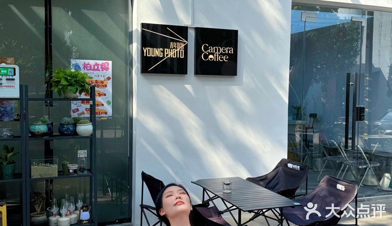 在东莞！这咖啡店里还能玩拍立得？？☕️