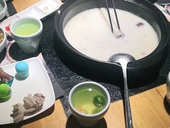 -洪氏嗨捞·广东猪肚鸡·椰子鸡火锅(西咸万象城店)