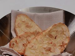 杏仁片餐前包-93Club·法餐厅