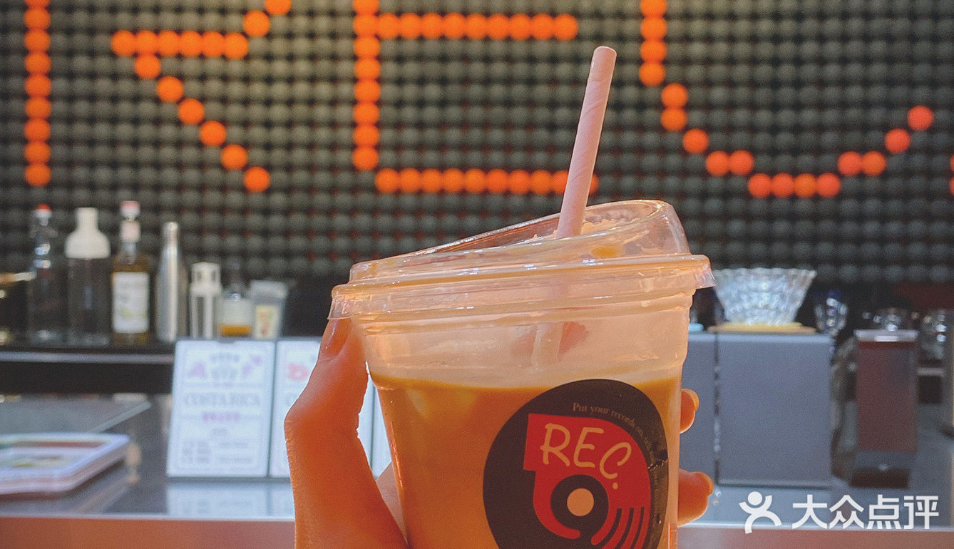 魔都咖啡馆黑橘撞色咖啡店复古金属style