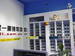 -提一眼镜·蔡司·依视路(小寨店)