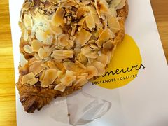 杏仁可颂-LUNEURS月乐诗·烘焙甜品(华山路店)