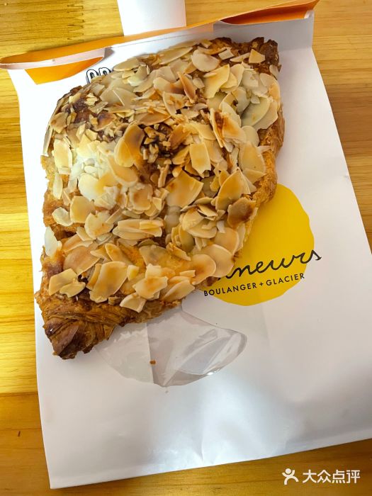 LUNEURS月乐诗·烘焙甜品(华山路店)杏仁可颂图片