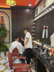 -东方先生国潮男士理发馆