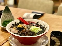 博多黑芝麻炸蒜豚骨拉面-博多豚屋拉面