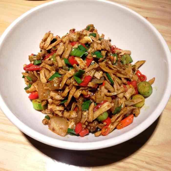 每次吃必点辣椒炒肉和下饭卜豆角,真的名副其实,下饭神器
