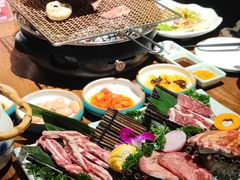 黑牛六拼-明洞阿姨·韩式酱蟹烤肉·创意料理(三元桥店)