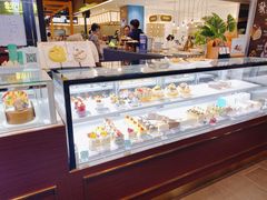 面包甜点陈列柜-卷心卷意·轻甜蛋糕(新光天地店)