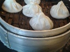 蟹黄包子-四宜糕团店(南大街店)