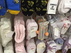 -名创优品(北京新中关购物中心地铁层店)