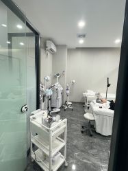 -苗方清颜专业祛痘·皮肤管理