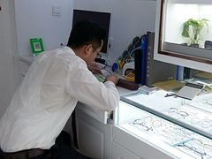 -翰佐蔡司小乐圆·依视路星趣控·暴龙眼镜折扣店