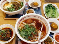 -呷佬·长沙手工米粉(金沙江路店)