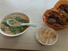 -洪峰浩老北京烧饼夹肉(角门路店)